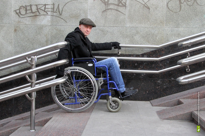 Сайты инвалидов спб. Ограждение для инвалидов. Спуск для инвалидов. Простое ограждение для инвалидов-колясочников. Инвалиды Санкт-Петербурга.